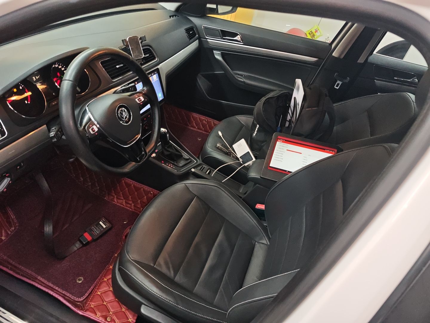 Переднее сиденье в автомобиле