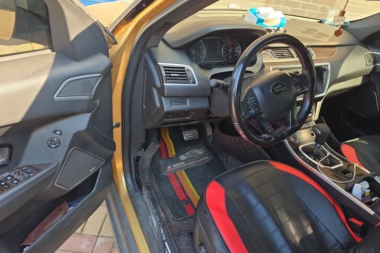 Used Land X7 2015 2.0T Panoramic Luxury Edition
