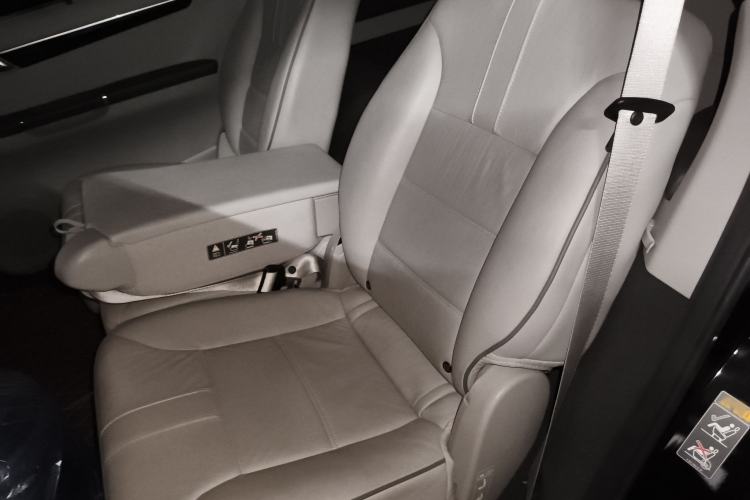 Used Mercedes-Benz R-Class 2017 R 320 4MATIC Business Edition Prestige Model Interior 4