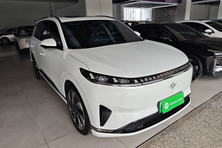 Used Dongfeng eπ eπ008 2024 636Max All-Electric Version 6 Seats Front Right 45 Deg