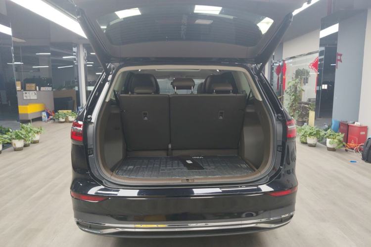 Used Volkswagen Viloran 2024 380TSI Premium Edition Trunk