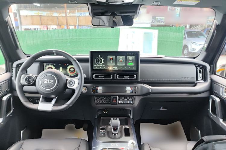 Used 212 T01 2024 2.0T Explorer Center Console