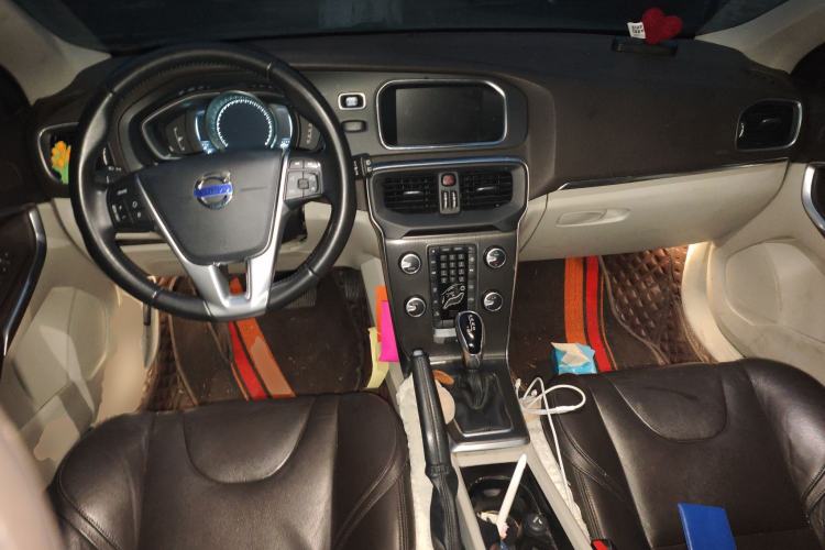 Used Volvo V40 2016 T3 Zhiyi Edition Center Console