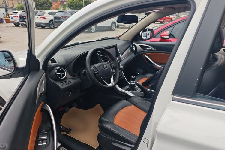 Used BYD Song 2016 Gaishi Edition 1.5TI Manual Haoya Model Left Front Seat