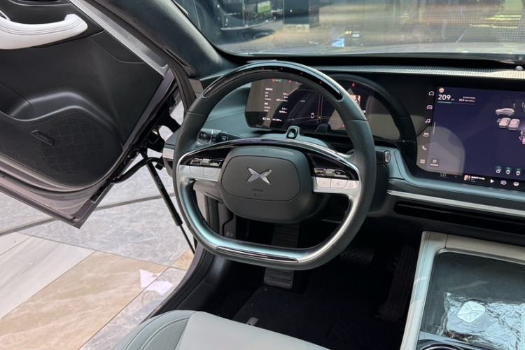 Used XPeng P7 2024 P7i 702 Max Pengyi Edition Interior 2