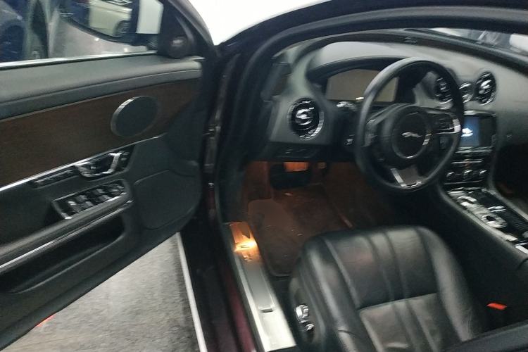 Used Jaguar XJ 2016 XJL 2.0T Two-Wheel-Drive Elegant Business Edition
