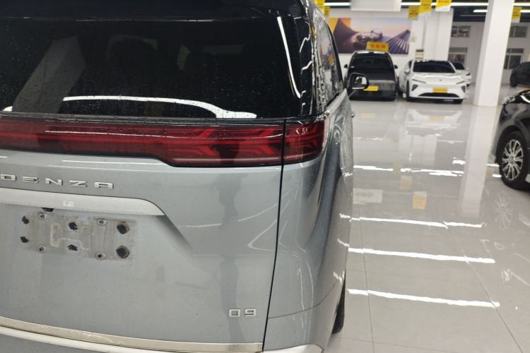 Used Denza D9 2022 DM-i 1040 Prestige Model