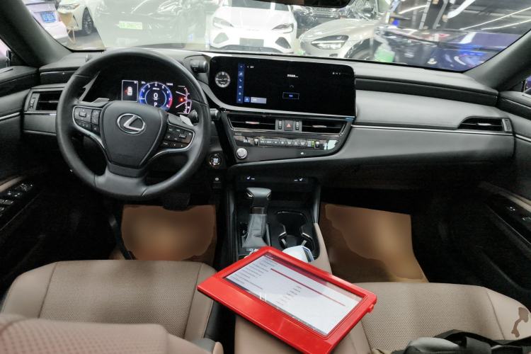 Used Lexus ES 2023 200 Excellence Edition