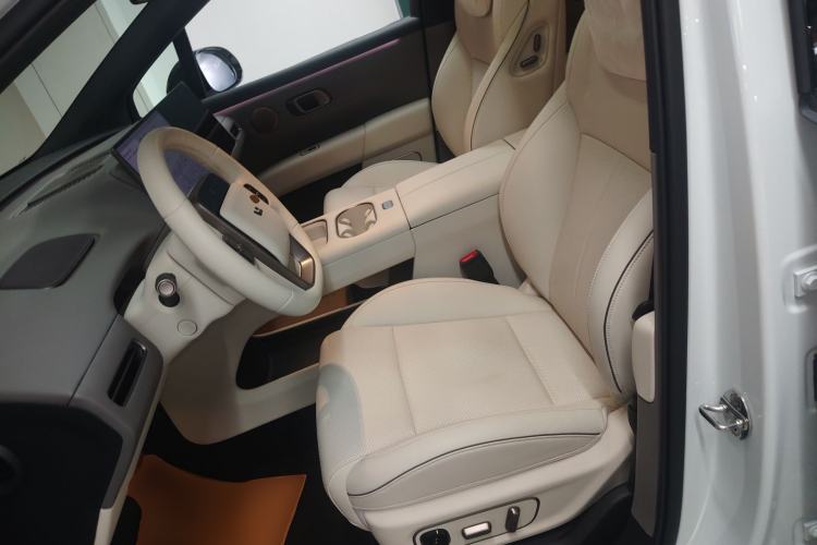 Used Li Auto i6 2025 Model Two-Wheel-Drive Standard Type
