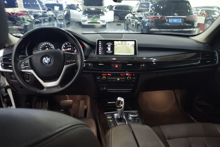 Used BMW X5 2018 xDrive28i Center Console