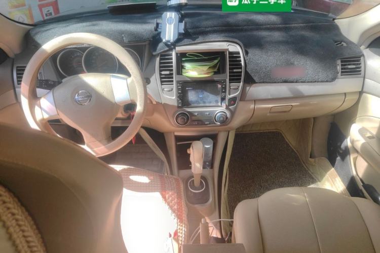 Used Nissan Sylphy 2012 Classic 1.6XE Automatic Comfort Edition Center Console