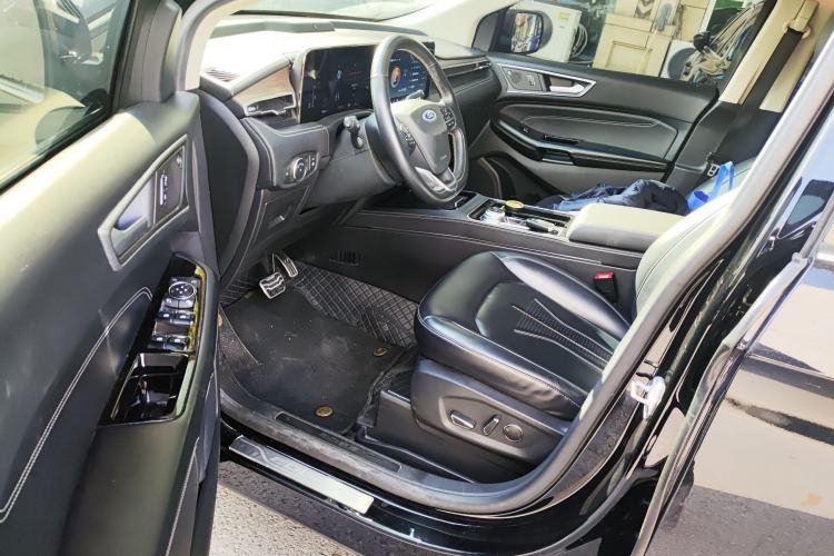 Used Ford Edge 2021 PLUS EcoBoost 245 Two-Wheel-Drive Titanium 7-Seater
