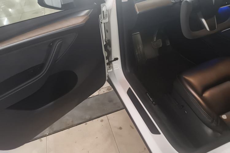 Used Tesla Model Y 2021 Long-Range All-Wheel-Drive Version