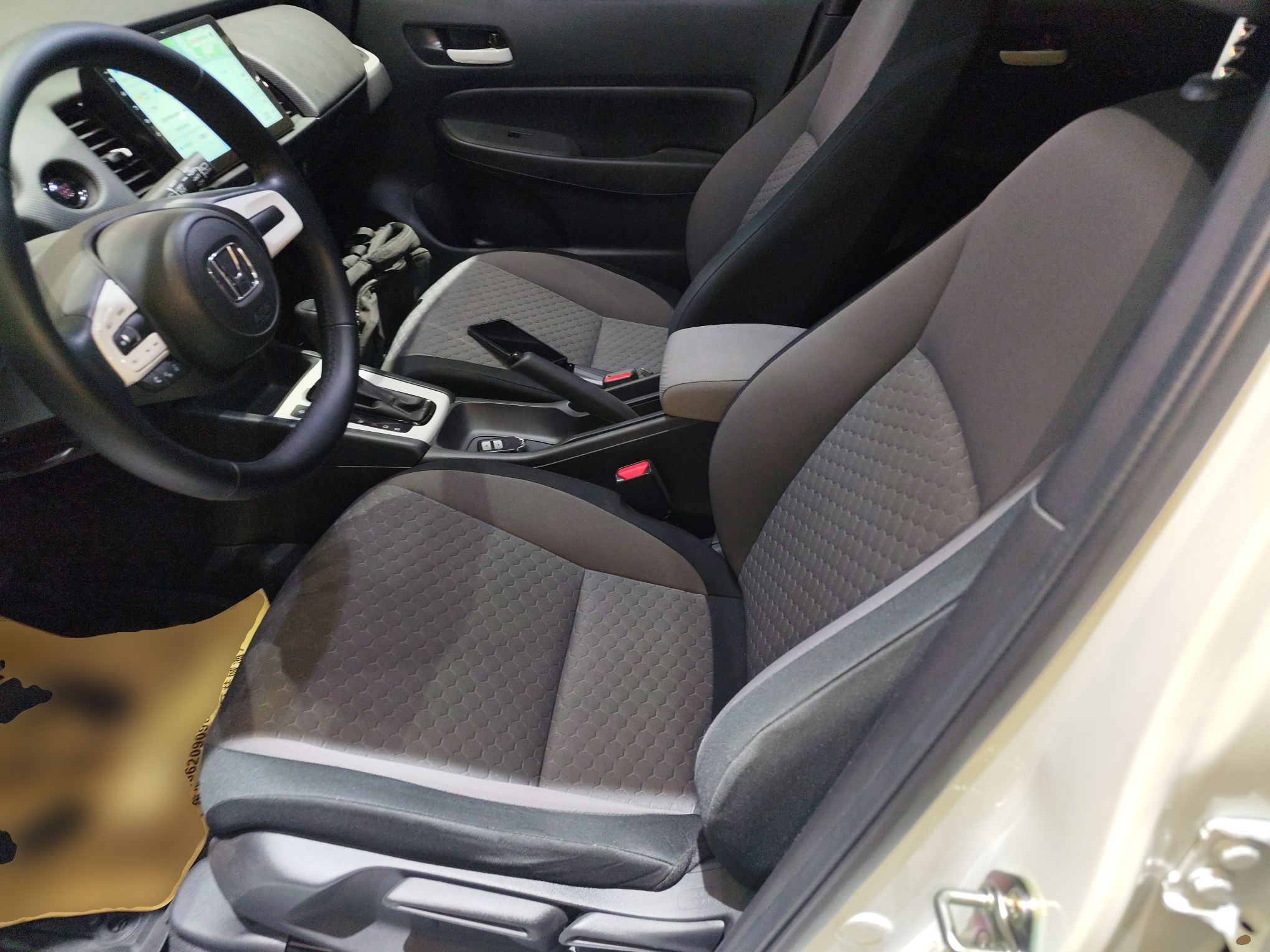 Переднее сиденье в автомобиле