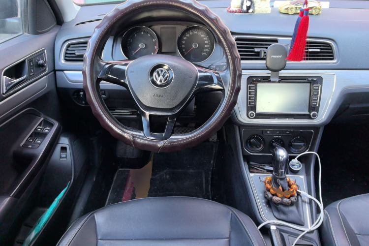 Used Volkswagen Lavida 2015 1.6L Automatic Comfort Edition Steering Wheel