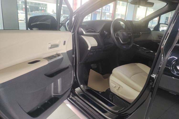 Used Toyota Granvia 2023 2.5L Hybrid Prestige PLUS Edition Driver Seat