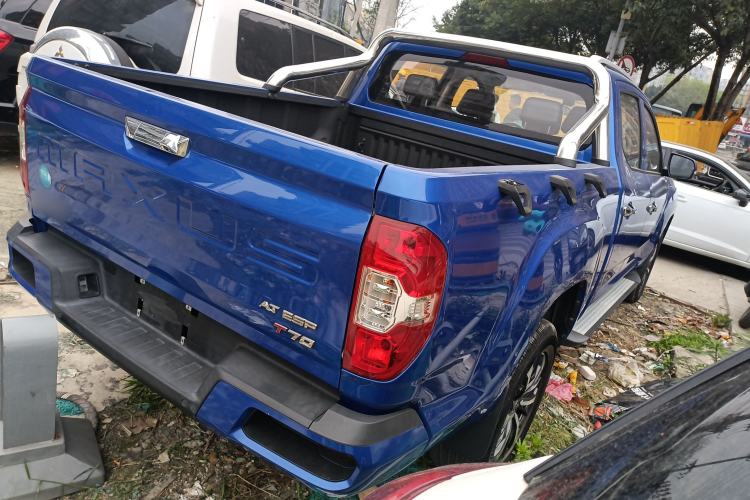 Used SAIC MAXUS T70 2021 2.0T Diesel Automatic Two-Wheel Drive Elite Version with Long Bed and High Ground Clearance