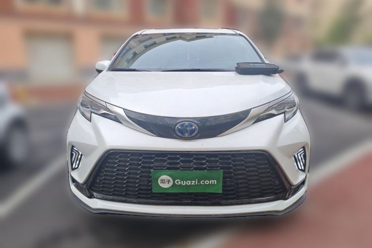 Used Toyota SIENNA 2021 2.5L Hybrid Premium Edition Front