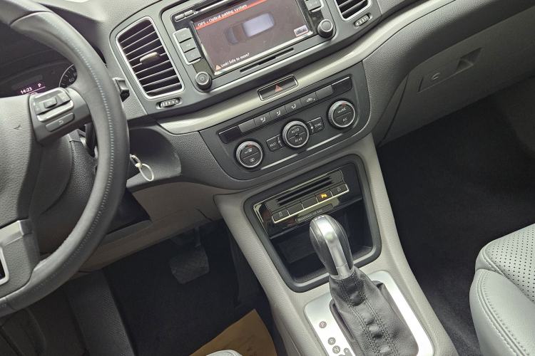 Used Volkswagen Sharan 2013 1.8TSI Standard Model
