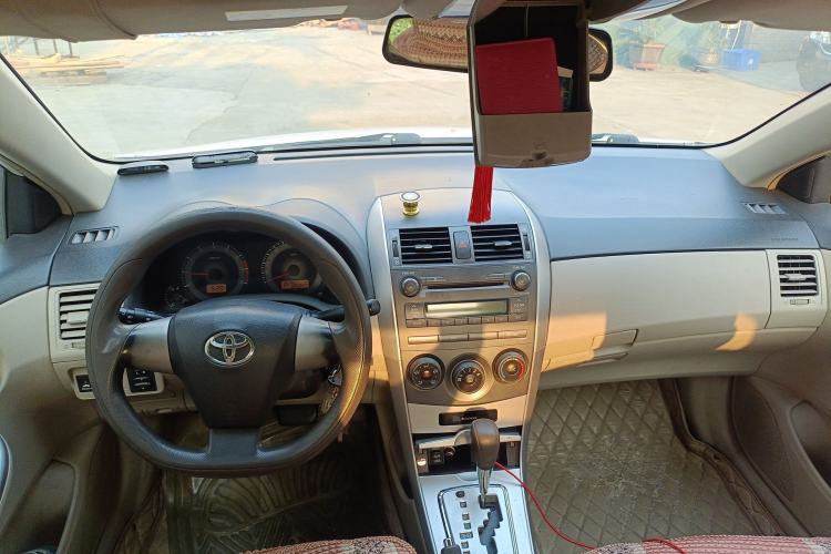 Used Toyota Corolla 2011 1.6L Automatic GL Center Console