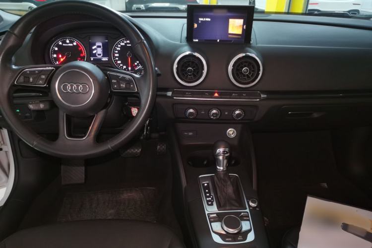 Used Audi A3 2020 Limousine 35 TFSI Fashion Edition China VI Emission Standard Center Console