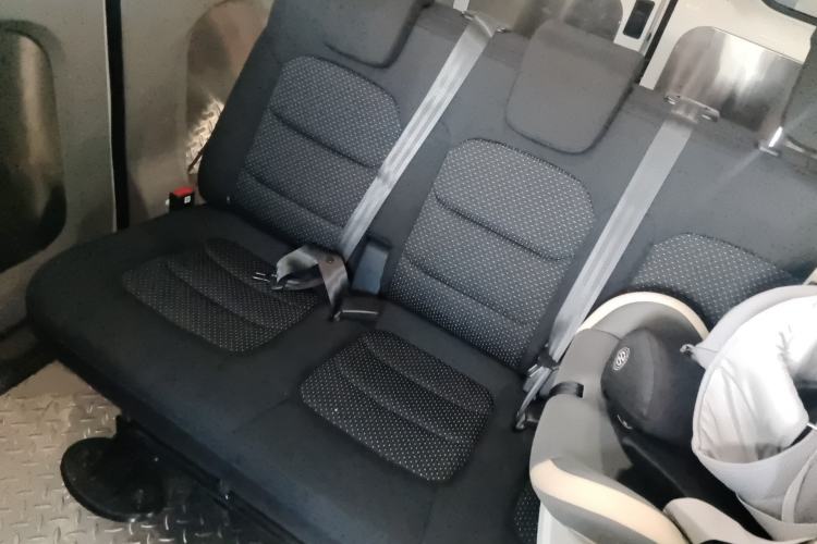 Used SAIC MAXUS Xintu V90 2020 2.0T Manual Yunjie Version Front-Wheel Drive with Single Rear Tire Short Wheelbase Mid-Height Design 6-Seater Interior 4