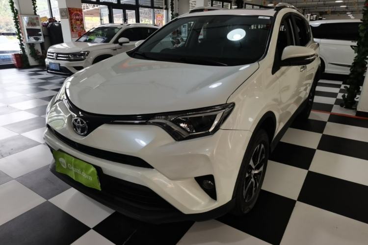 Used Toyota RAV4 2019 2.0L CVT Two-Wheel Drive Luxury Version China VI Standard