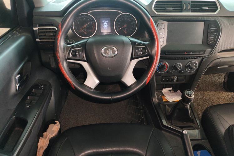 Used Great Wall Wingle 5 2017 2.4L European-spec Gasoline 2WD Elite Model with Big Double Cab – 4G69S4N Steering Wheel