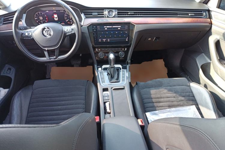 Used Volkswagen Magotan 2019 330TSI DSG Luxury Model China V Standard Center Console