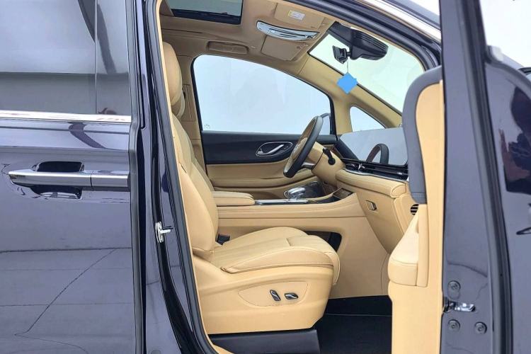 Used VOYAH Dream 2024 PHEV Extended-Range Premium Edition Right Front Seat