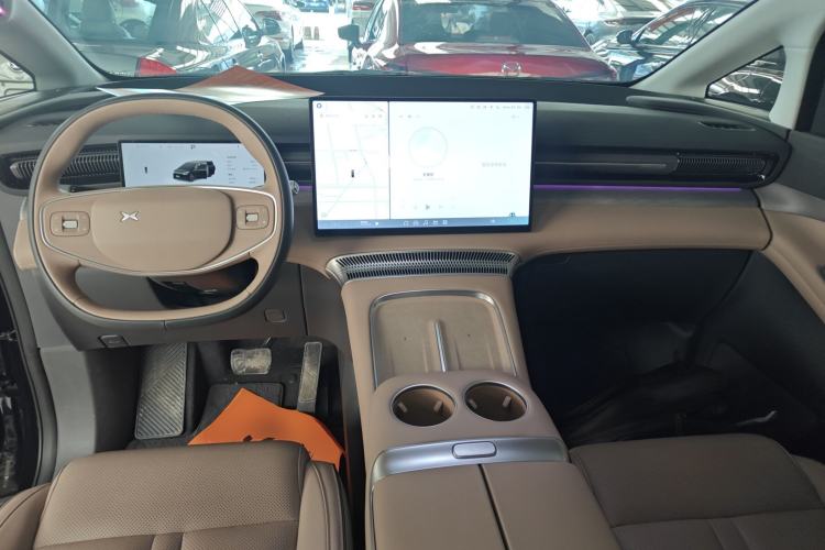 Used XPeng X9 2025 740 Ultra-Long Range Max Center Console