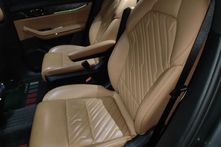 Used Lynk & Co 09 2021 2.0T Halo Six-Seater
