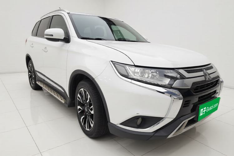 Used Mitsubishi Outlander 2019 2.0L Two-Wheel Drive Comfort Edition 5 Seats China V Standard