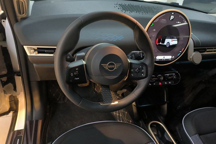 Used MINI Electric MINI COOPER 2025 456km COOPER E Classic Style
