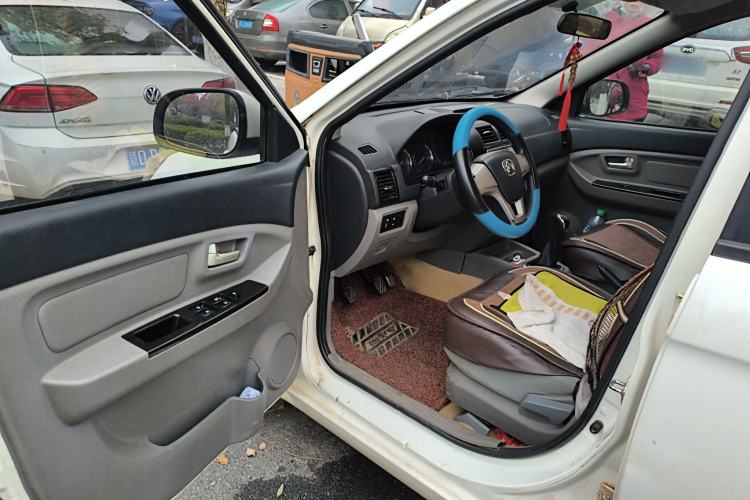 Used BAIC Weiwang M20 2014 1.5L practical type BJ415A Driver Seat