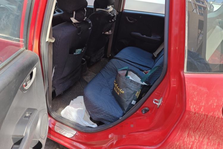 Used Honda Fit 2011 1.5L manual luxury version
