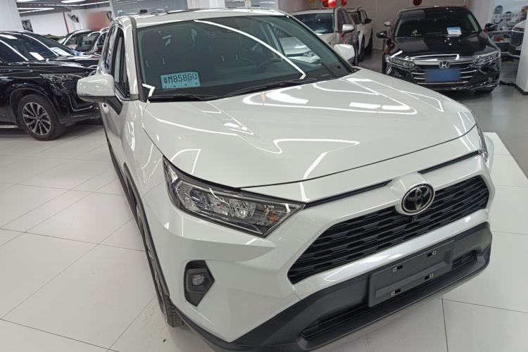 Used Toyota RAV4 2024 2.0L CVT Two-Wheel Drive Fashion Edition Front Right 45 Deg