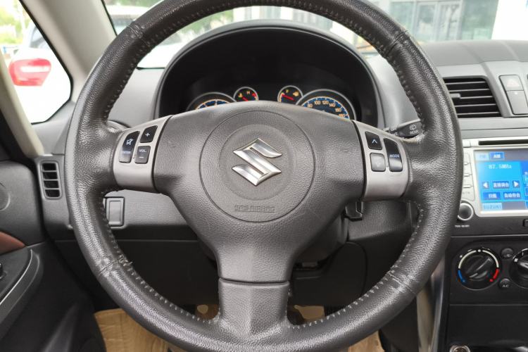 Used Suzuki SX4 2012 1.6L Automatic Ruiqi Model Steering Wheel