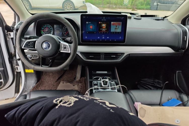 Used BYD Tang New Energy 2020 DM 2.0T Dual-Engine All-Wheel Drive Prestige 7-Seater China VI Standard Center Console