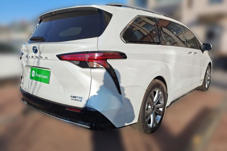 Used Toyota SIENNA 2023 2.5L Hybrid Deluxe Edition Rear Right 45 Deg