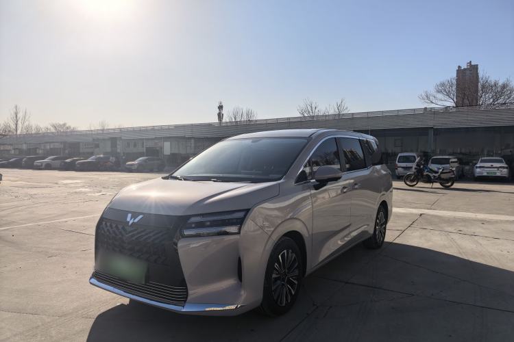 Used Wuling Starlight 730 2025 Model Plug-in Hybrid 125km Luxury Edition