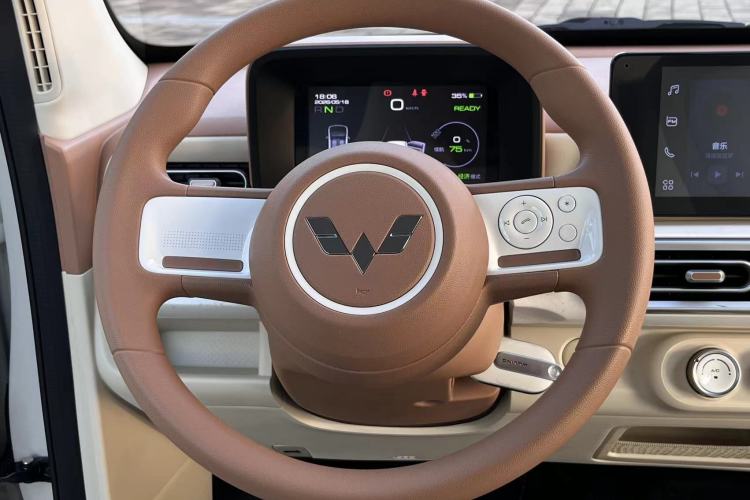 Used Wuling Hongguang MINIEV 2024 3rd Generation 215km Advanced Version
