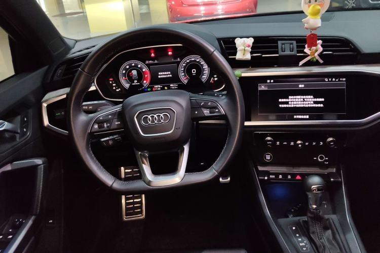 Used Audi Q3 2024 40 TFSI Fashion Dynamic Model Steering Wheel