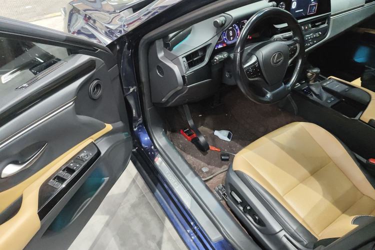 Used Lexus ES 2021 200 Excellence Edition
