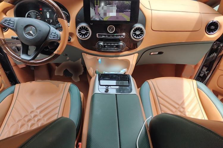 Used Mercedes-Benz Vito 2023 2.0T Elite Version 7 Seats Center Console