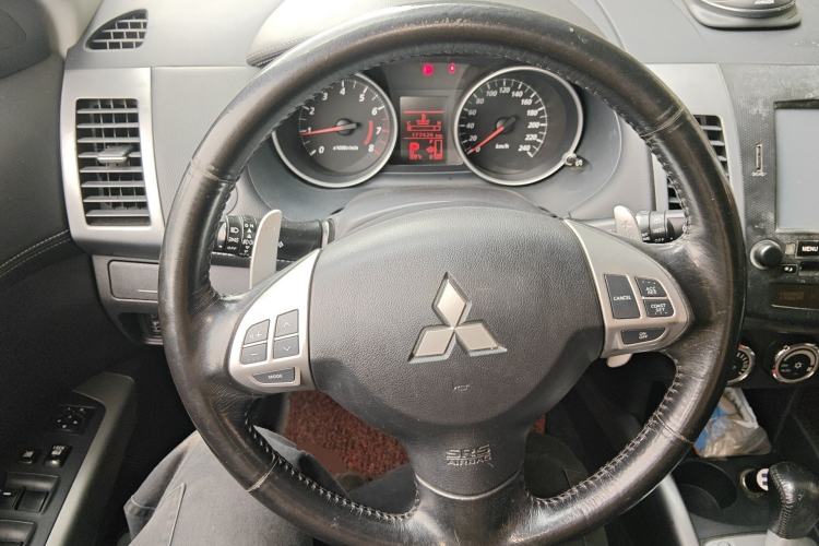 Used Mitsubishi Outlander 2010 Kijang 2.0 Sport Edition Steering Wheel