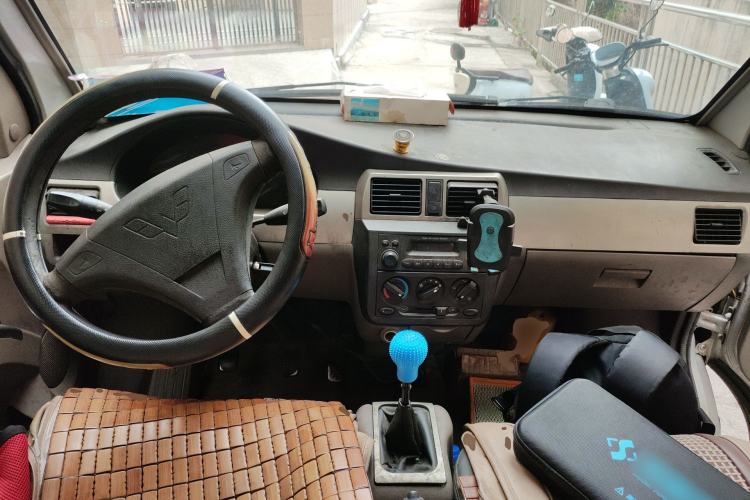 Used Wuling Rongguang 2011 1.2L Standard Version Center Console