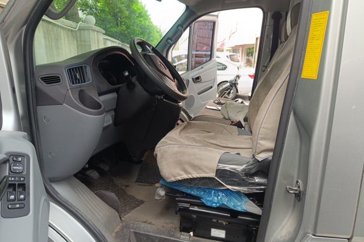 Used Foton Toano 2023 Urban Edition Van 2.0T Manual Short Wheelbase Mid-Height Roof Rear Single Tire 3-Seater Left Front Seat