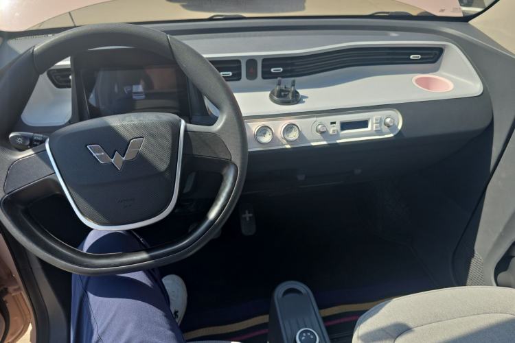 Used Wuling Hongguang MINIEV 2022 Macaron Premium Model – Lithium Iron Phosphate Center Console
