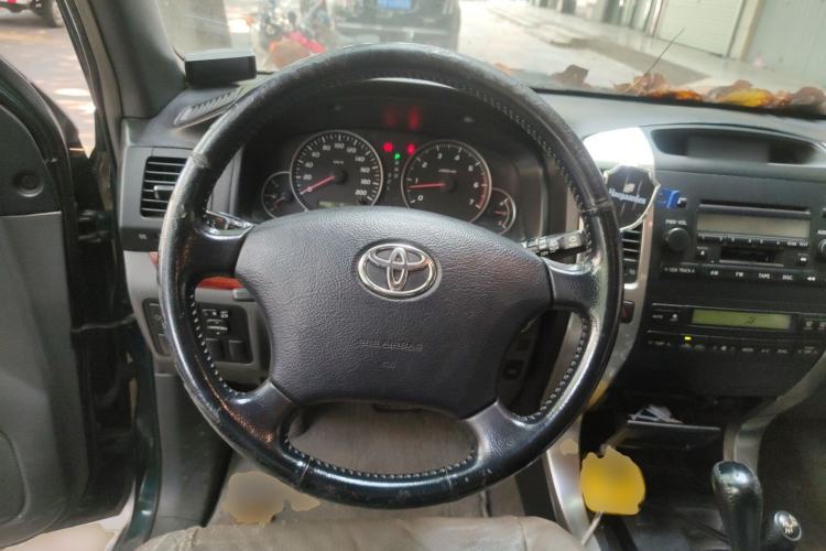 Used Toyota Prado 2004 GX 2.7 Automatic Model Steering Wheel